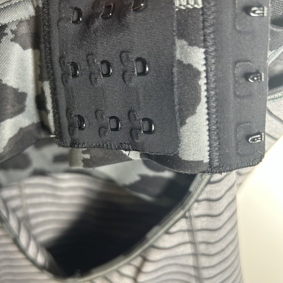 Lululemon Sz. 4 Super Sport Gray Blue Striped Animal Print Athletic Tank Top - Picture 9 of 12